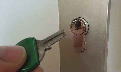 Wohnungstür zu und Schlüssel abgebrochen - Schreinerei Kiesl hilft